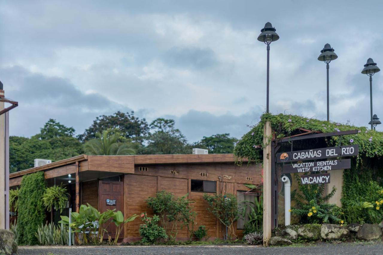 Cabanas Del Rio Aparthotel La Fortuna Bagian luar foto