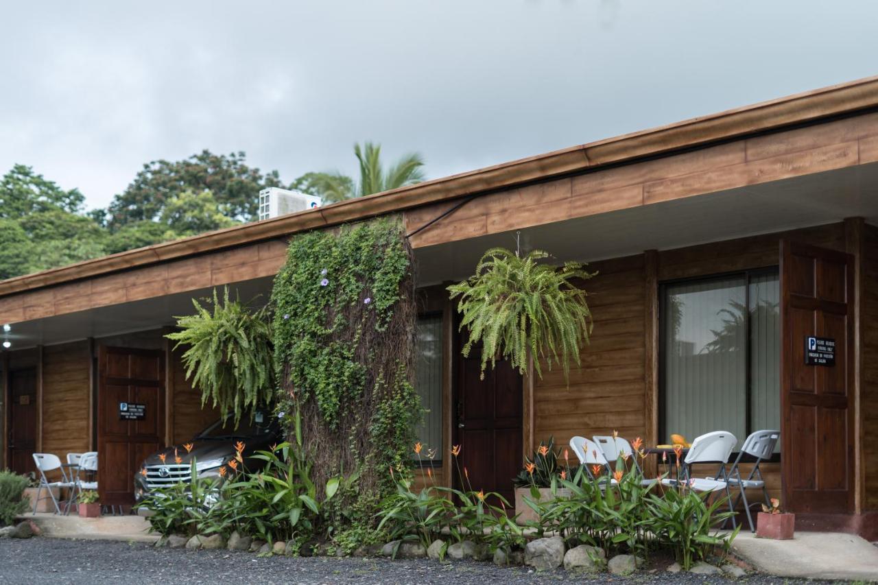 Cabanas Del Rio Aparthotel La Fortuna Bagian luar foto